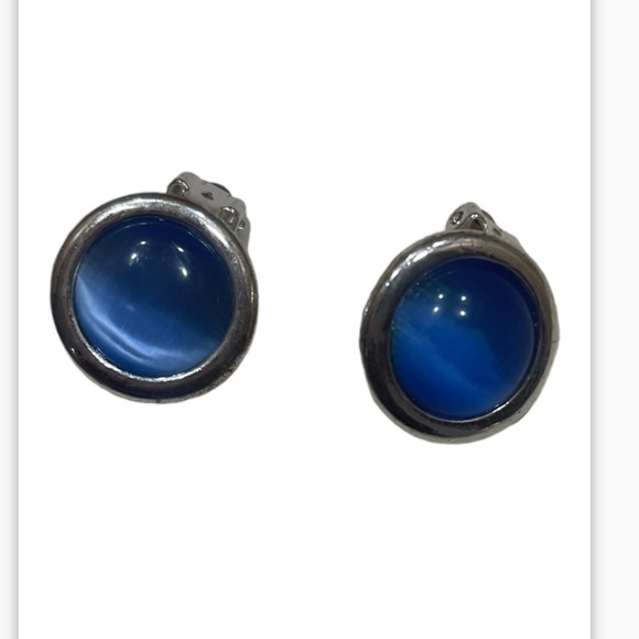 Sale‼️Clip on Earrings Bundle Vintage/ Set of 2- As is Good Condition - Picture 2 of 6